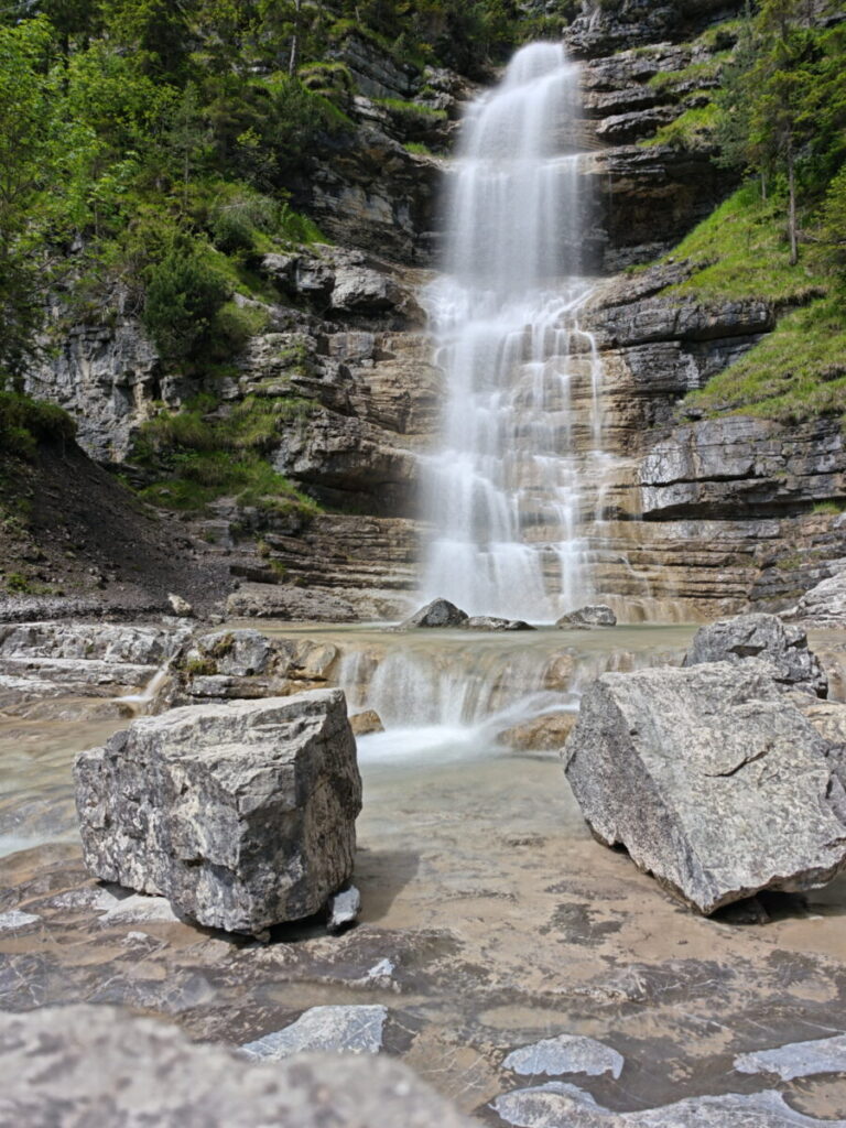 Der Häselgehr Wasserfall lockt als Ausflugsziel