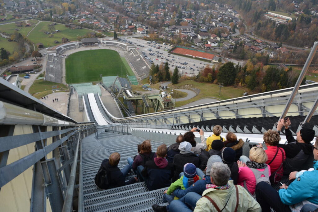 Der Blick von der Skisprungschanze Garmisch Partenkirchen